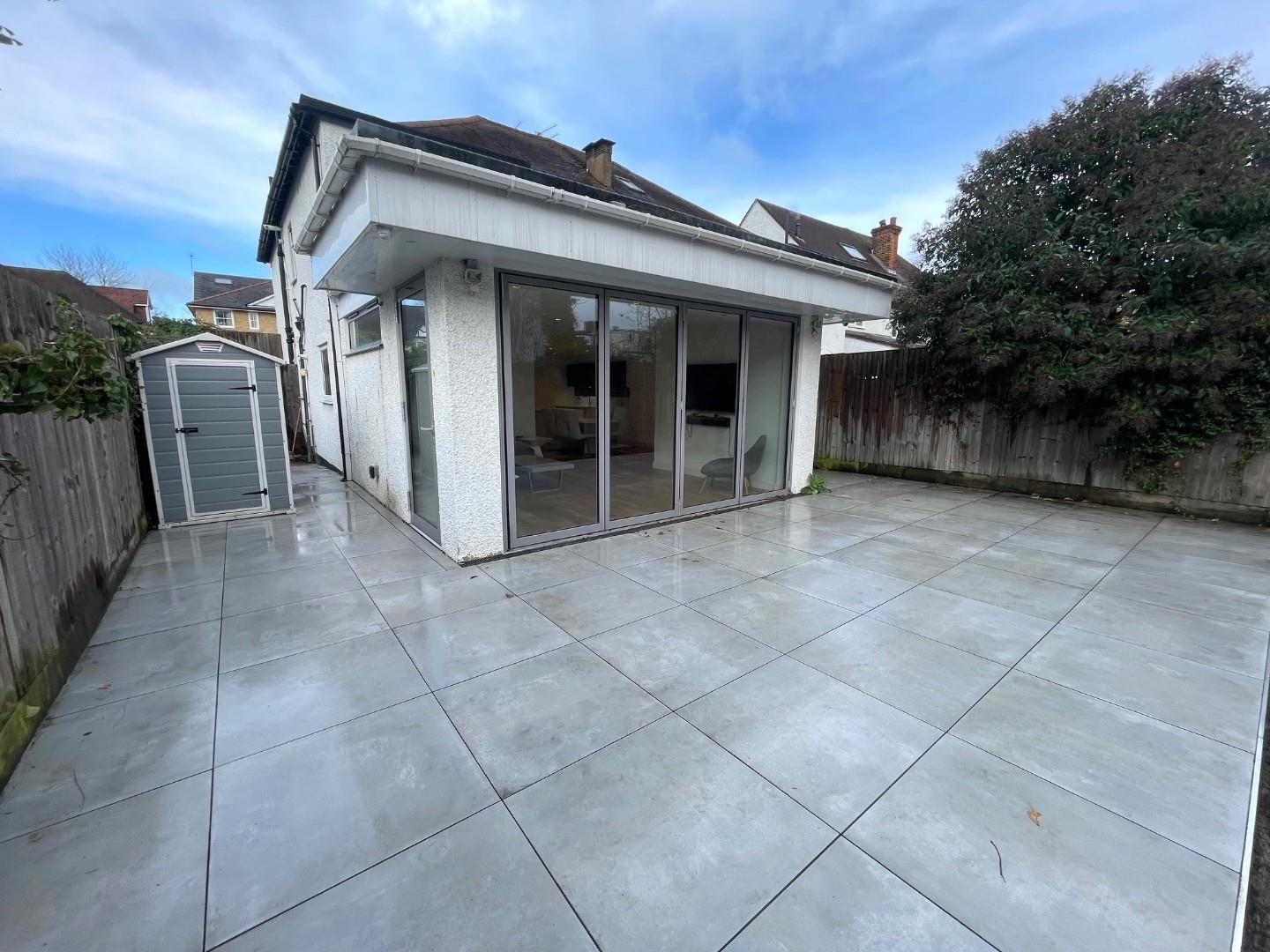 Goodwyn Avenue, Mill Hill